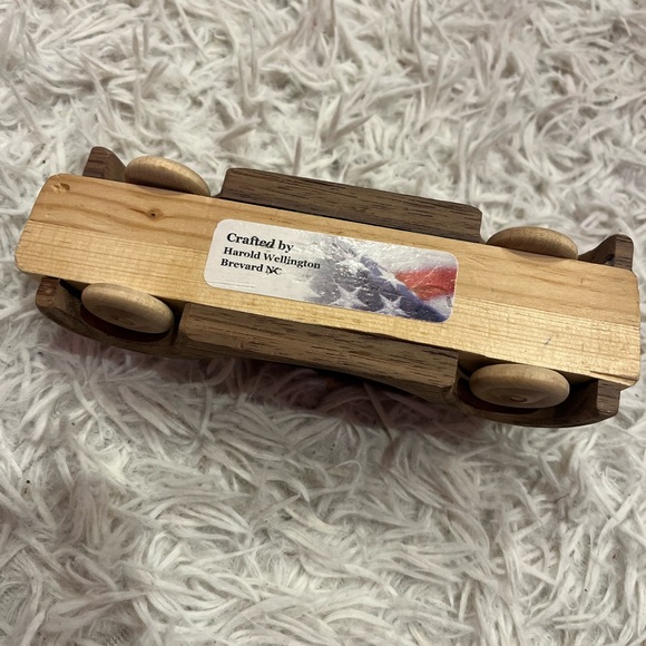 Handmade Wooden Custom Car Two tone Wood Movable - Picture 6 of 6